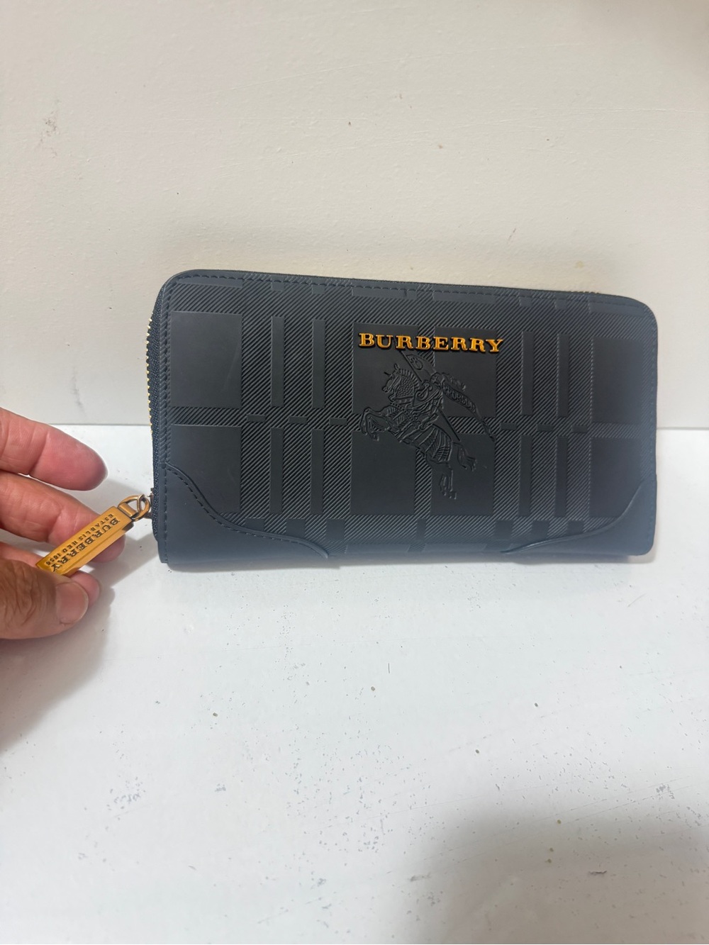Fashion brand new Black Zip-Around Leather Wallet with a lot of compartments
